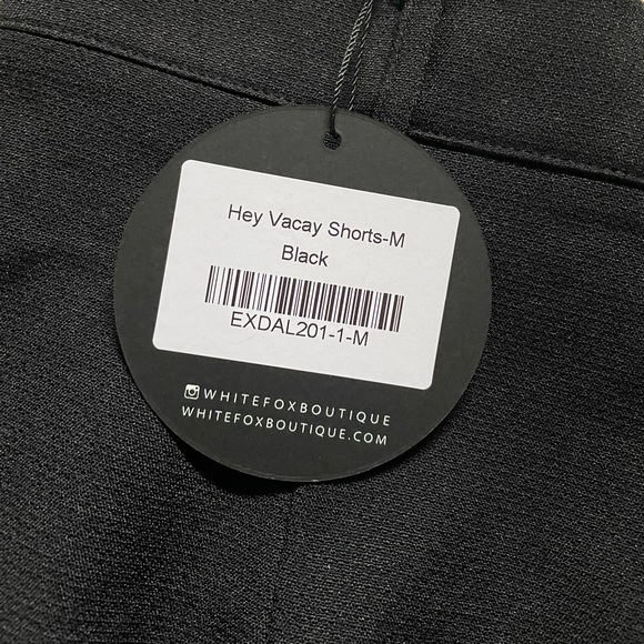 White Fox Boutique **Brand New Never Worn** Hey Vacay shorts in Black - Picture 3 of 4